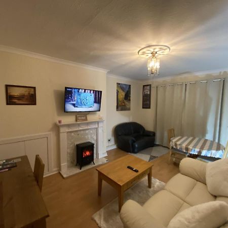 Private Lounge And Double Room Kilwinning Exterior photo