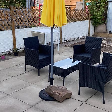 Private Lounge And Double Room Kilwinning Exterior photo