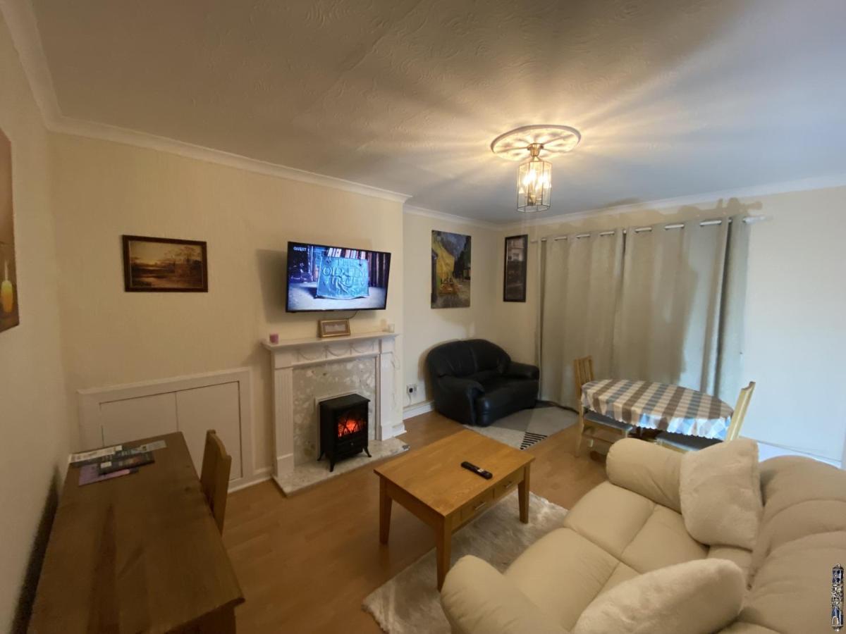 Private Lounge And Double Room Kilwinning Exterior photo