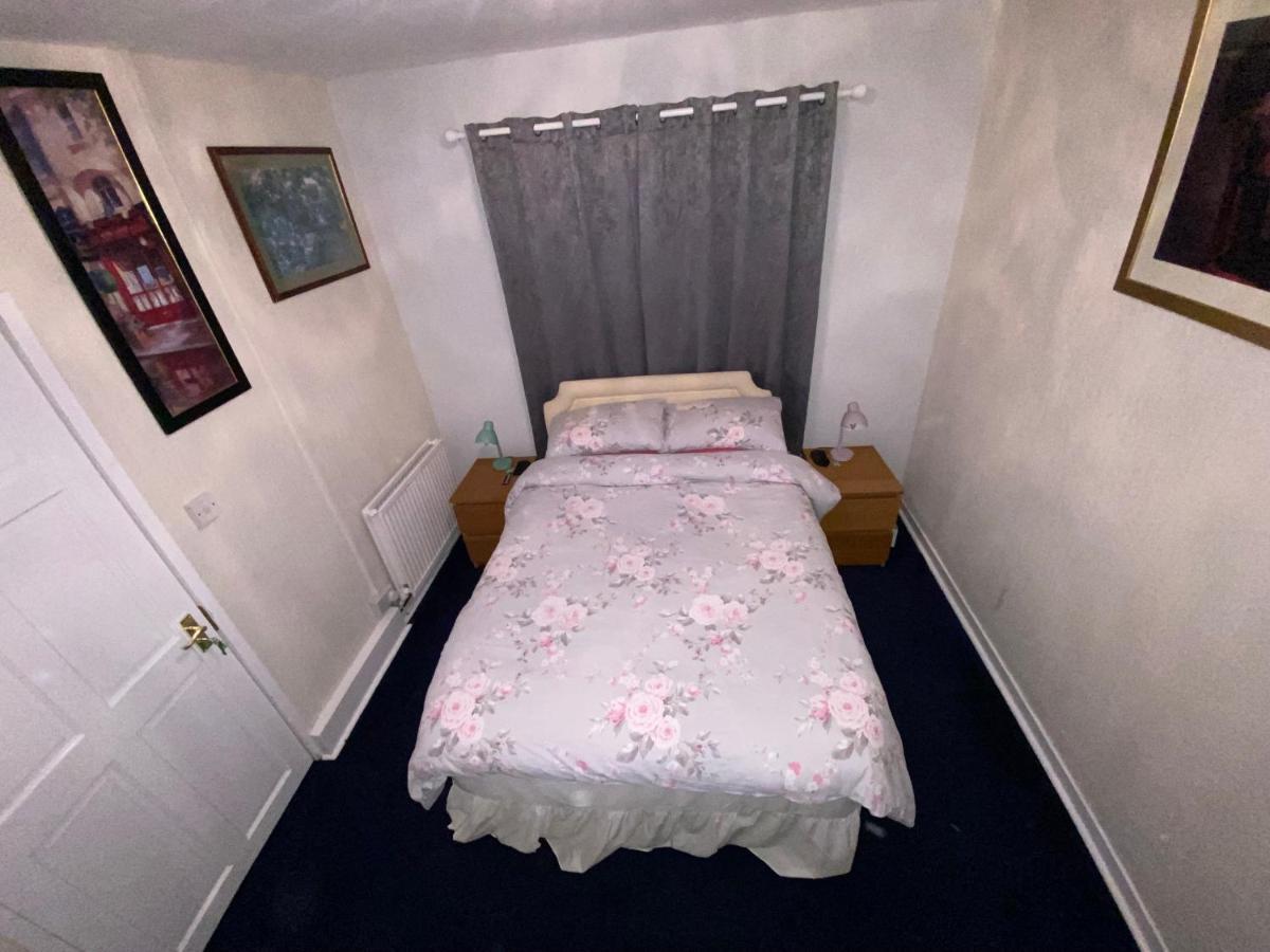 Private Lounge And Double Room Kilwinning Exterior photo