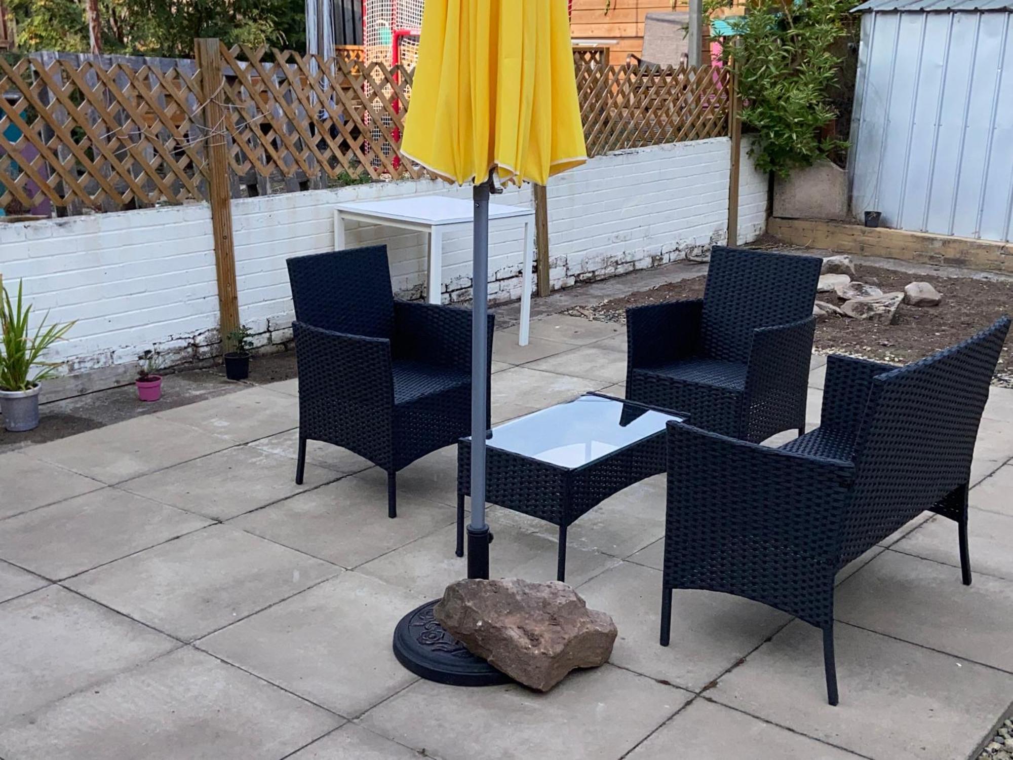 Private Lounge And Double Room Kilwinning Exterior photo